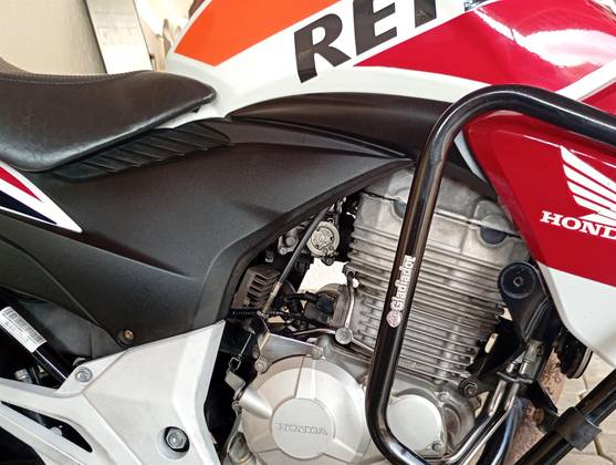 HONDA CB 300R 